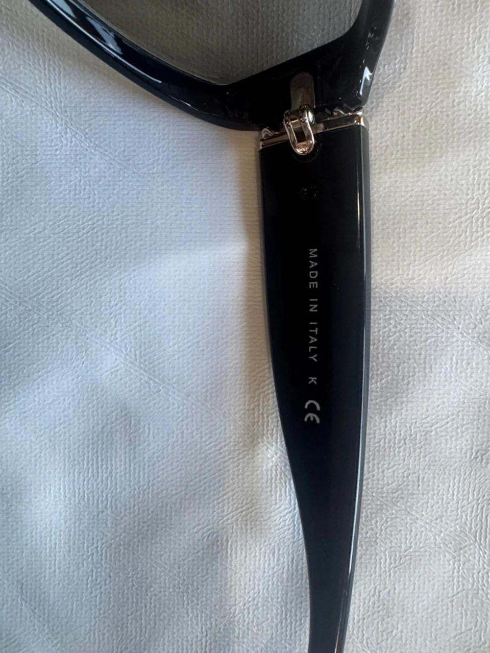 CHANEL Black Oversized Shield Sunglasses with Quilted Case - Picture 4 of 7